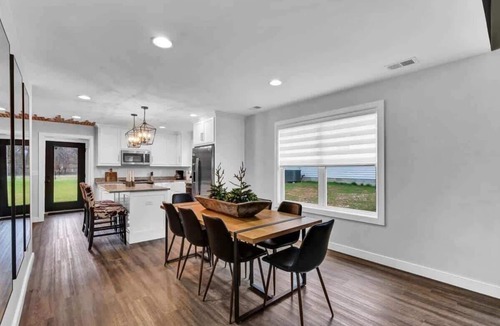 Bardstown House | Modern rustic home near Bardstown top distilleries
