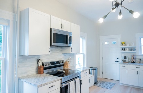 Worcester House | Modern & Spacious 4 Bedroom Single Family Home