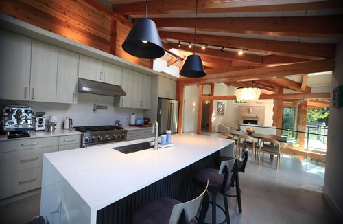 Garibaldi Highlands House | Modern & spacious timber frame home, 3 bed, 5 bath. W/Sauna + Espresso