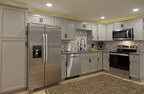 Landrum Apartment | Modern Studio near Downtown & TIEC ~ Magical Patio