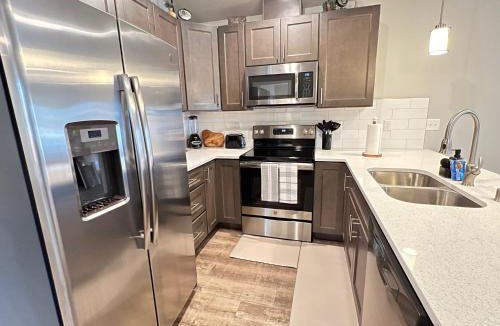 Spokane Valley House | Modern Style KING bed Free Wi-Fi with Garage