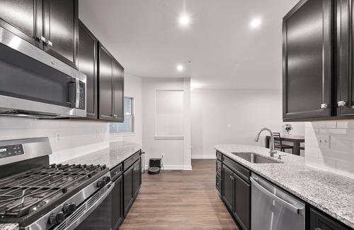 Frederick House | Modern Suite with Private Bath – Stylish & Comfy