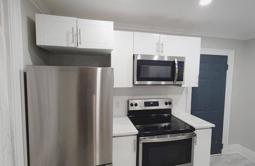 York - Haig House | Modern Two Bedroom Home near Niagara Falls!