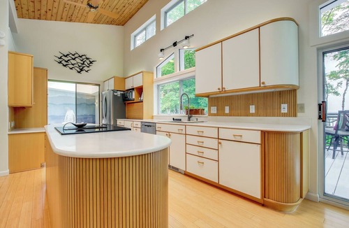 Sturgeon Bay House | Modern Waterfront Home - 1 Mi to Cave Point Park!