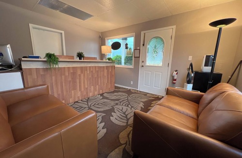 Sicamous Hotel | Monashee Motel