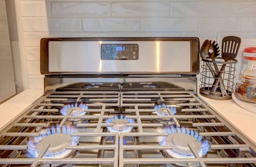 Stroudsburg House | Monroe20 · BrickStone Lodge-Modern King Suite near Main St-B