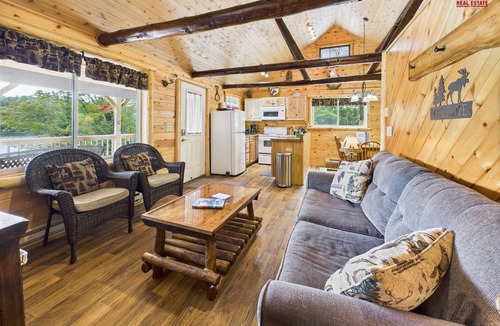 Munising Cabin | Moonlight Ridge-Cabin on 16 Mile Lake, Quiet Setting, Kayaks & Canoe