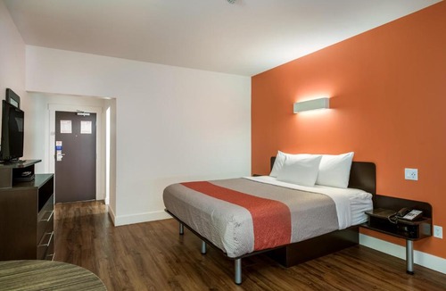 Moncton Hotel | Motel 6-Moncton, NB