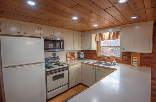 Lansing Cabin | Mountain Top Meadows | Explore 29 Private Acres | Soak in the Jacuzzi Hot Tub