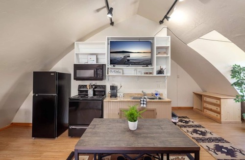 Coram Apartment | Mountain View Studio! 6 Miles to Glacier!
