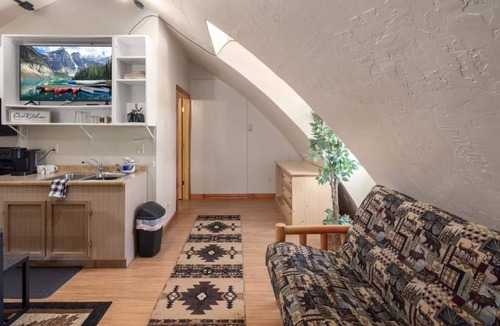 Coram Apartment | Mountain View Studio! 6 Miles to Glacier!