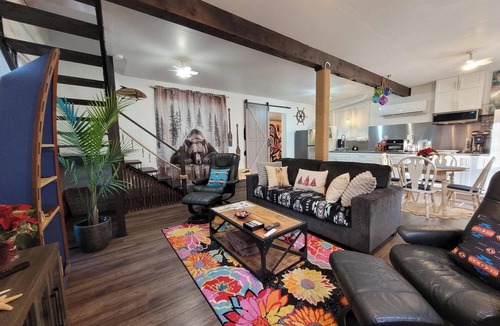 Regional District of Nanaimo Cottage | Nesting Ravens , Neat Cottage on private acreage,stay you will remember