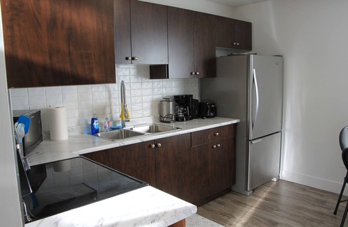 Surrey Apartment | Nestled Between 2 Beaches - White Rock Or Crescent Beach