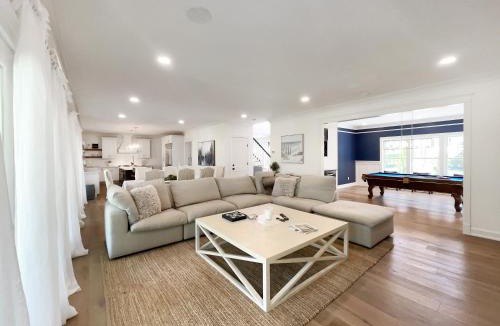 North Sea House | New Construction Modern Luxury Retreat w 6 Beds