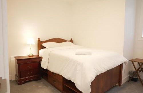 Montgomery House | New Luxury Walkout Suite Near University-BY ROOM