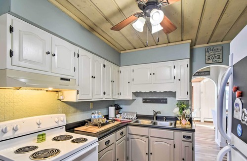 Moline Cabin | NEW! Moline Riverfront Cabin w/ Fire Pit & Kayaks!