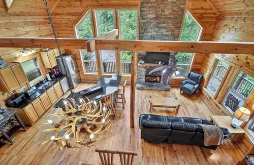 Sautee Nacoochee Cabin | New! Panoramic MtnViews, Game Room, Hot Tub, Sauna