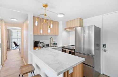 Waikiki House | NEWLY Remodeled Upscale Design Central Waikiki