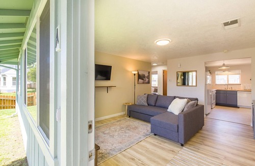 Greenside Park Cottage | 🐶 North Fork Cottage: Convenient, Pet friendly, Modern Furnishings!🌲