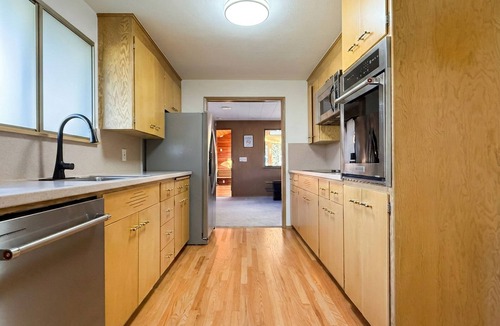 Olympic Hills House | North Seattle Gem! Cedar Sunroom, Hot Tub, AC, EV Charging with Large Backyard!