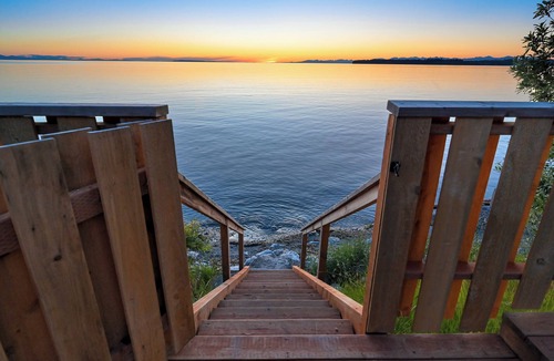 Blaine House | Obsidian - Beachfront Mid-Century Modern with Sauna and Air Conditioning