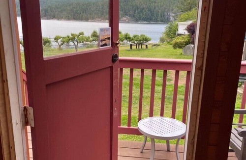 Powell River Cabin | Ocean View Cabins at The Laughing Oyster Restaurant