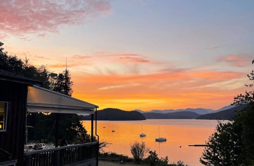 Powell River Cabin | Ocean View Cabins at The Laughing Oyster Restaurant