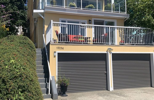 White Rock Apartment | Ocean view quiet modern and cozy. Close to the beach.