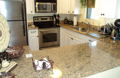 Central Beach Condo | Oceanfront 2B Gem .March-!.Aug.custom kitchen West Indies,decor Heated.Pool.