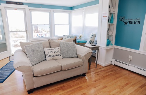 Salisbury House | ⚓️Oceanfront 3BR | Beach Access + Ocean Views⚓️