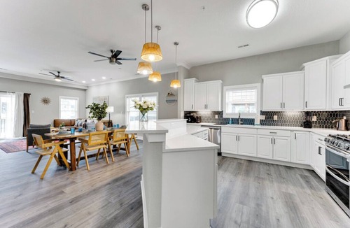 Northeast Virginia Beach Condo | Oceanfront Area Condo – Dog-Friendly Stay in Virginia Beach