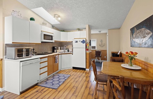 Sooke Hotel | Oceanfront Cottage: Dock, Beach Access, Hot Tub, BBQ & Free Kayaks