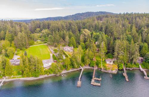 Juan de Fuca Electoral Area House | Oceanfront Getaway