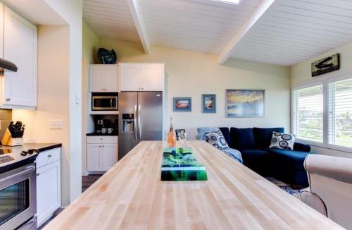 Gearhart House | Oceanfront getaway close to Gearhart Golf Links no pets