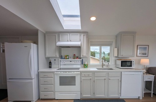 Grayland House | OCEANFRONT HOME Views! Path to Beach! Dog Friendly! GREAT Outdoor Spaces-Updated