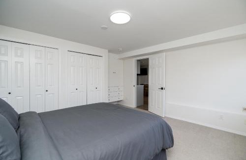 White Rock Apartment | Oceanfront - Steps to Pier & Beach - Free Onsite Parking