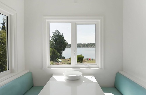 Saanich East House | Oceanfront/Views/Large Yard/Family Home/Wifi/Self Check In/Out