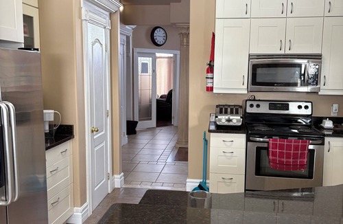 Colborne House | one suit share kitchen, dining room, leaving room, with AC in Colborne