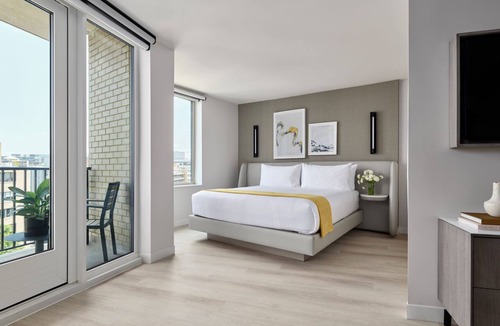 Downtown Washington D.C. Hotel | One Washington Circle DC, Tapestry Collection by Hilton