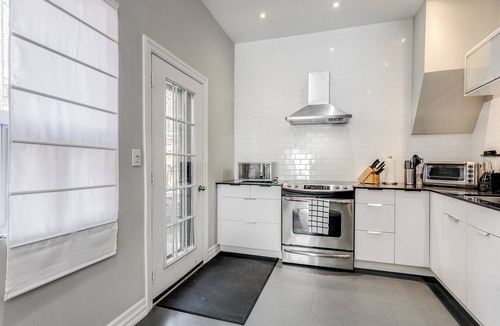 Bickford Park Apartment | Open Concept Modern Little Italy Home