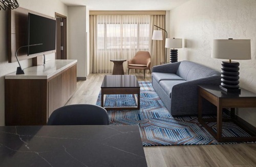 Oshkosh Hotel | Oshkosh Marriott Waterfront Hotel & Convention Center