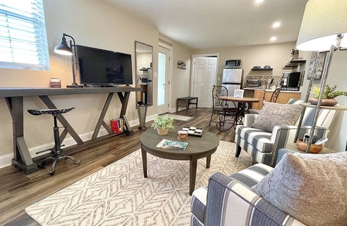 Graysville Apartment | Our Castleview - Studio