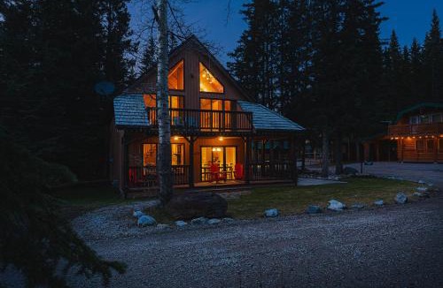 Jasper East Cabin | Overlander Mountain Lodge