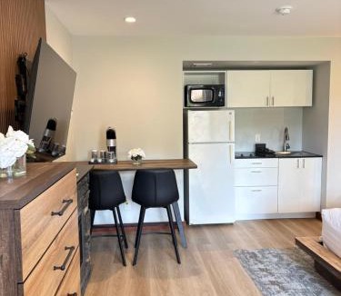 Campbell River Hotel | Painter's Lodge