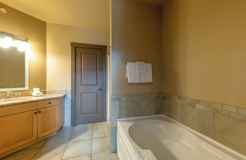 Golden Cabin | Palliser Lodge