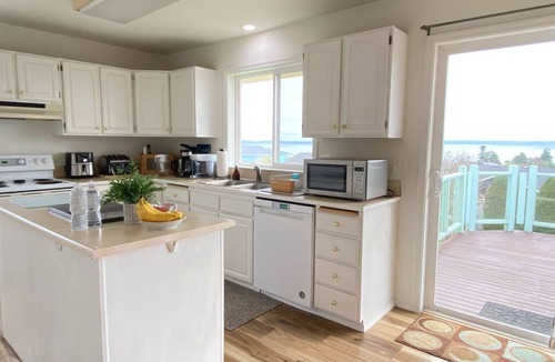 Camano Island Apartment | Panoramic View/Beach access 1-bedroom apartment on Camano Island