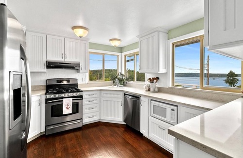 Gig Harbor House | Panoramic views, walking distance to downtown and NEW AC