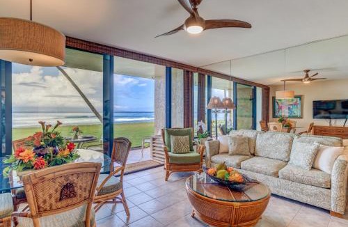Historic Lahaina Front Street Apartment | Papakea F105