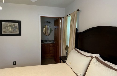 Elkhorn Cabin | Peaceful Bed and Breakfast Accommodation for Two near Whitewater, Wisconsin