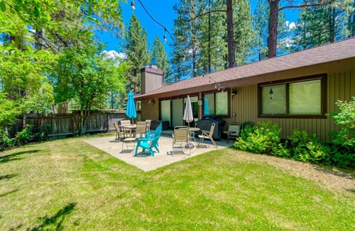 Graeagle Apartment | Peaceful Graeagle Meadows retreat with fenced yard and grassy backyard